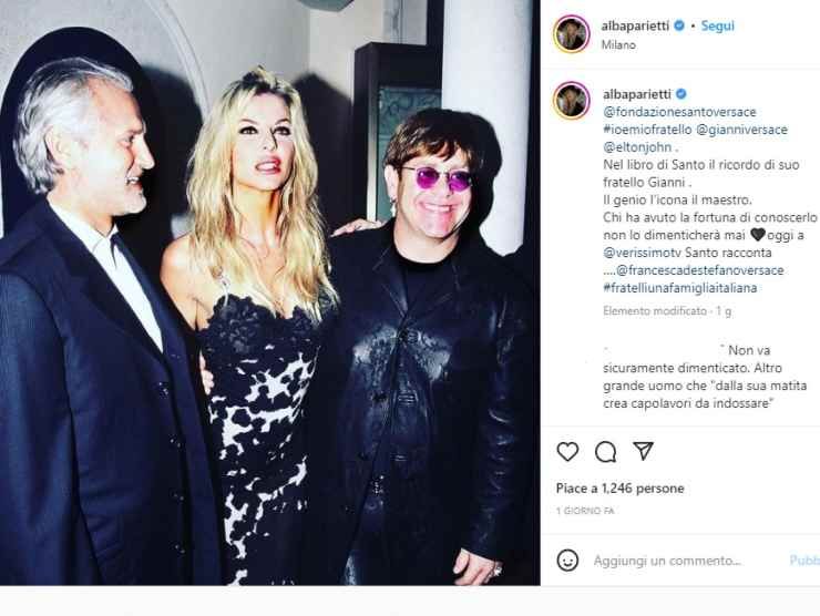 Alba Baretti con Gianni Versace y Elton John (Instagram) 12.12.2022 pontilenews