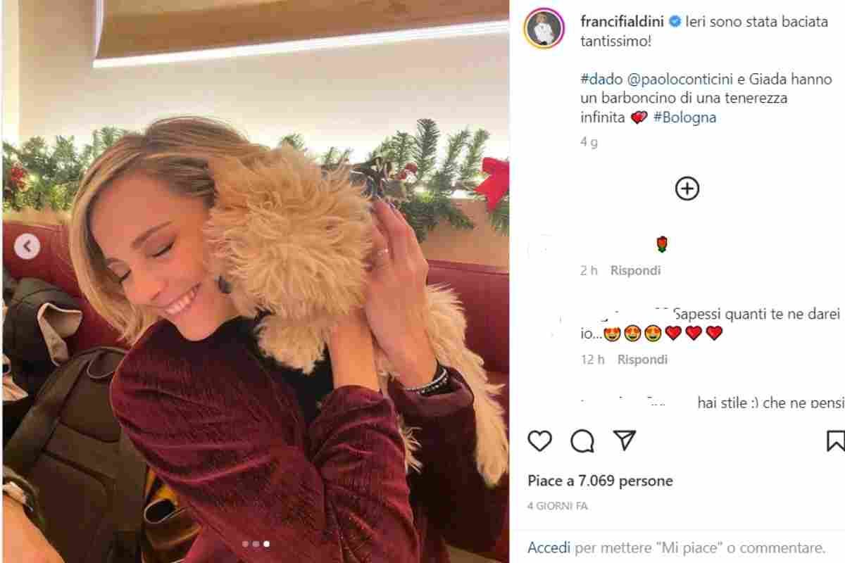 Francesca Fialdini e il bellissimo barboncino (Instagram) 23.12.2022 pontilenews (1)