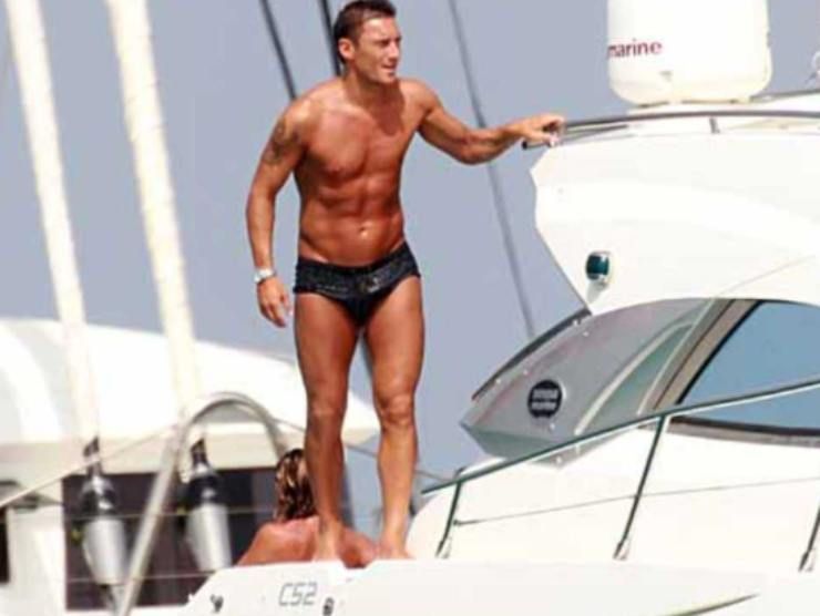 Francesco Totti e quegli incontri in yacht (web source) 6.12.2022 pontilenews
