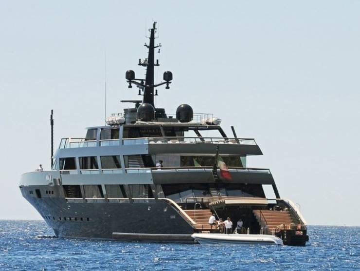Giorgio Armani, Yacht (web source) 08.12.2022 pontilenews.it