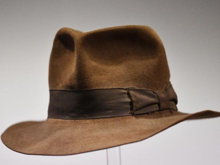 L'iconico cappello di Indiana Jones (Ansa) 10.12.2022 pontilenews