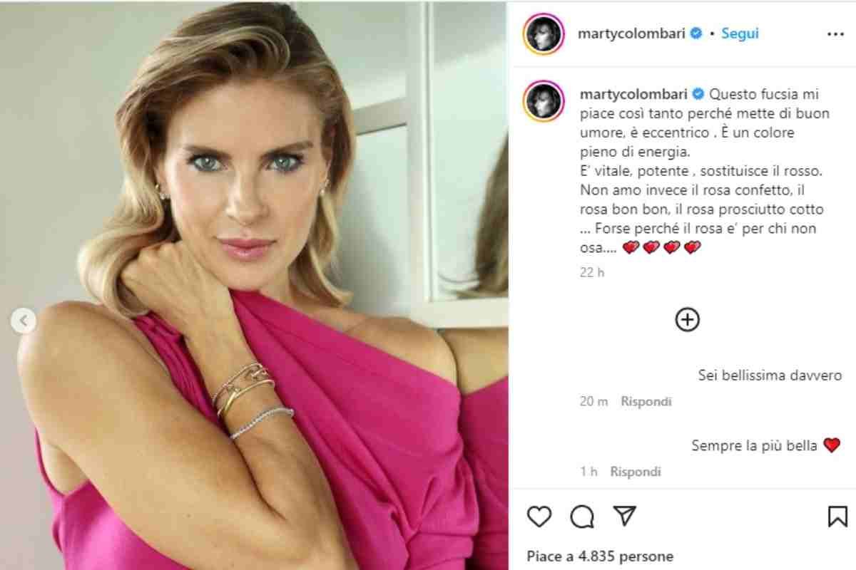Martina Colombari in fucsia (Instagram) 17.12.2022 pontilenews