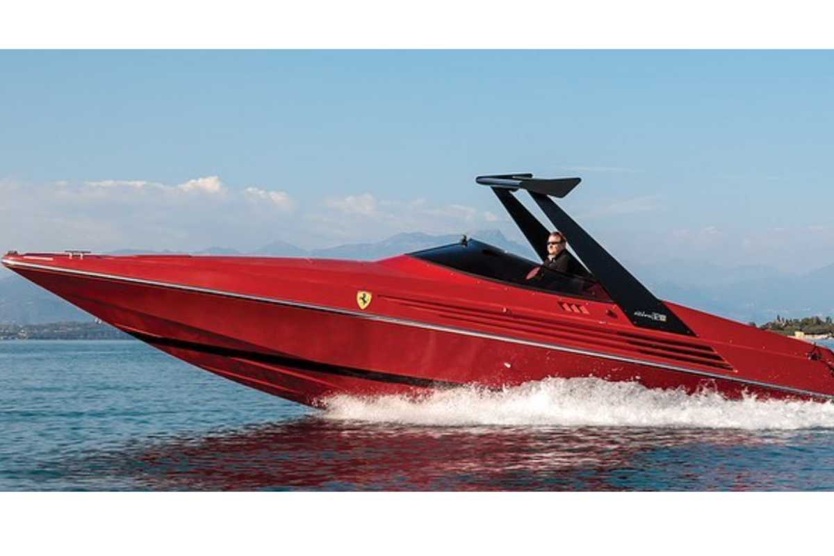 Riva Ferrari 32 l'esempio assoluto del lusso e della qualità made in Italy