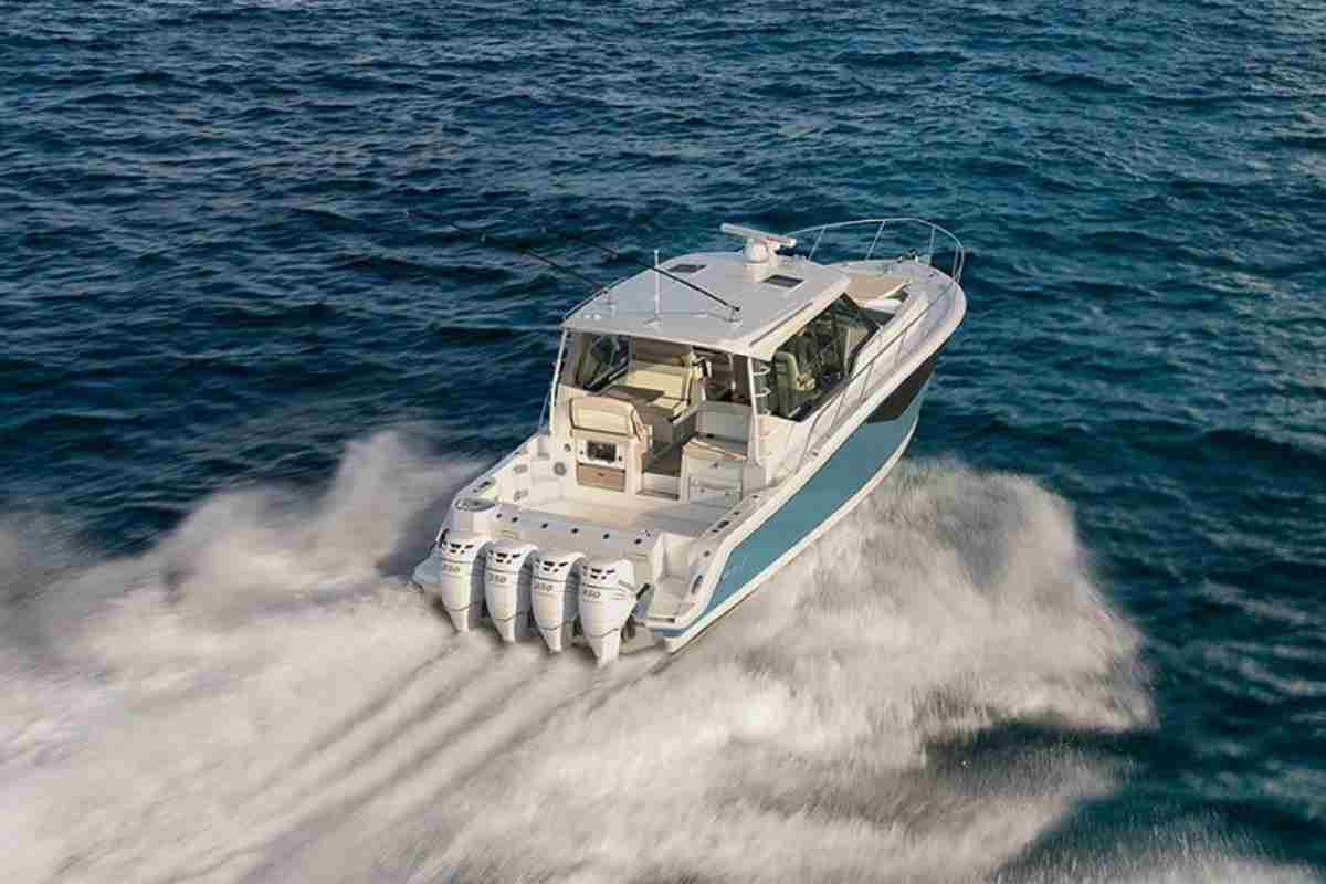 Boston Whaler Conquest 405 (2)