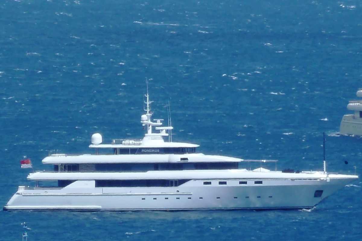 Il Moneikos yacht di Leonardo Del Vecchio (web source) 6.1.2023 pontilenews
