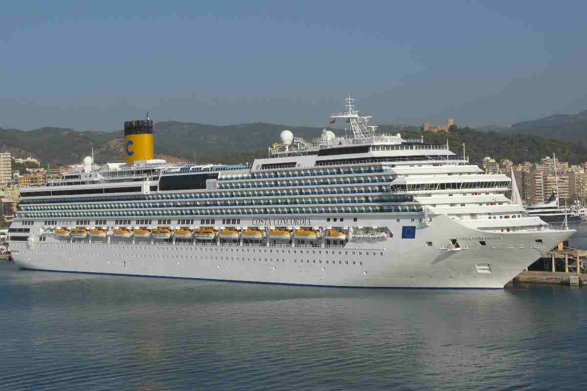 La Costa Concordia prima del naufragio (Wikipedia) 5.1.2023 pontilenews