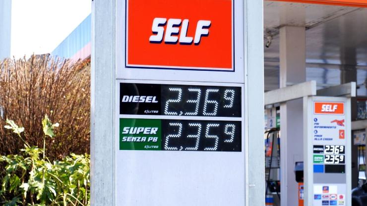 caro benzina niente riduzione accise