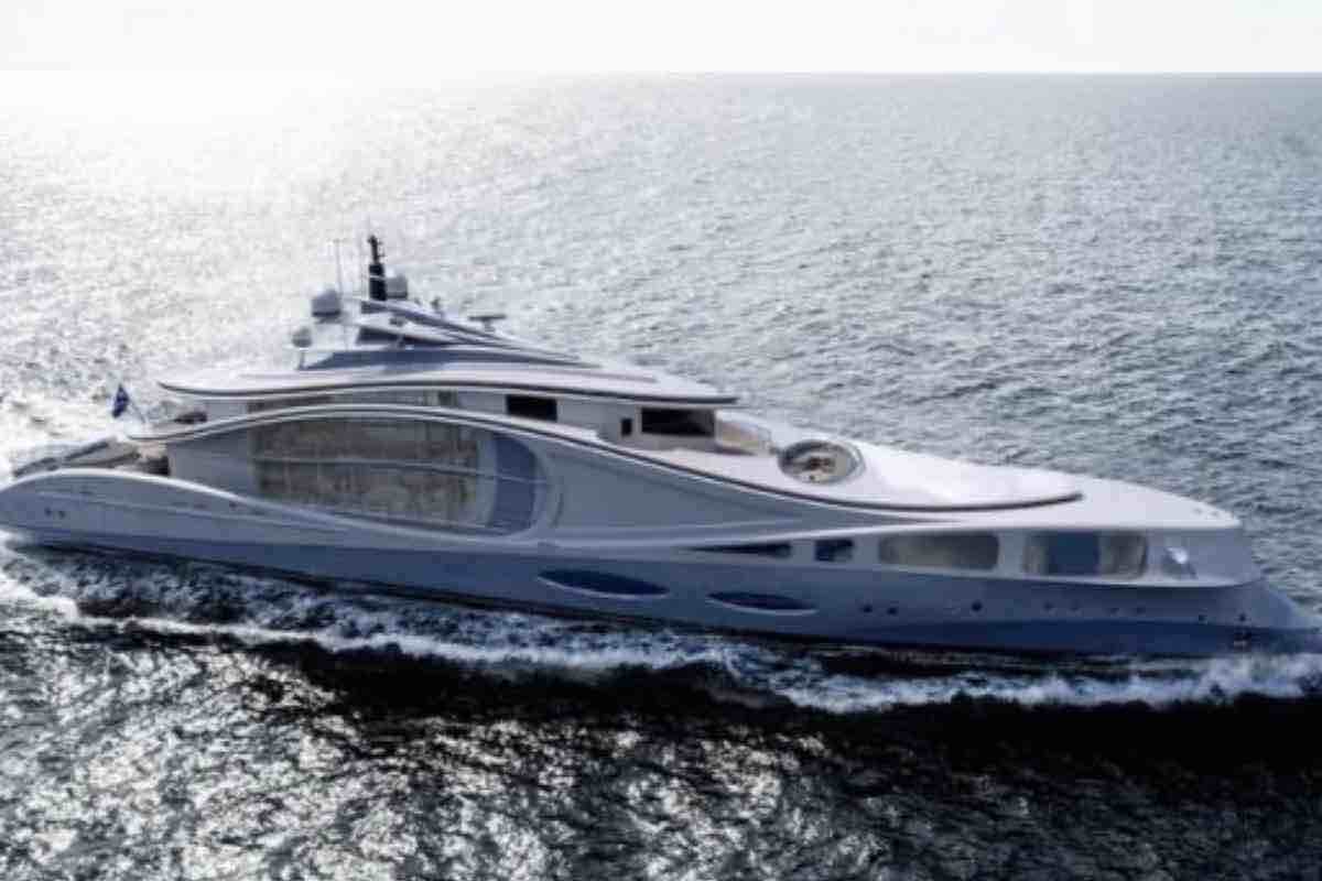 megayacht swell