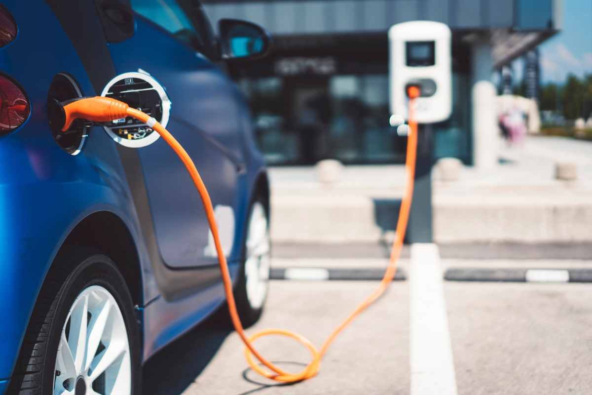 Auto elettriche: come risparmiare sulla carica