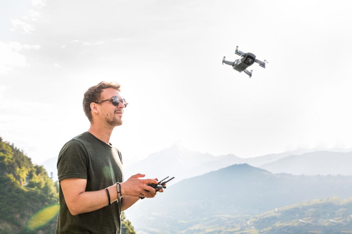 Per pilotare un drone è spesso necessario un patentino