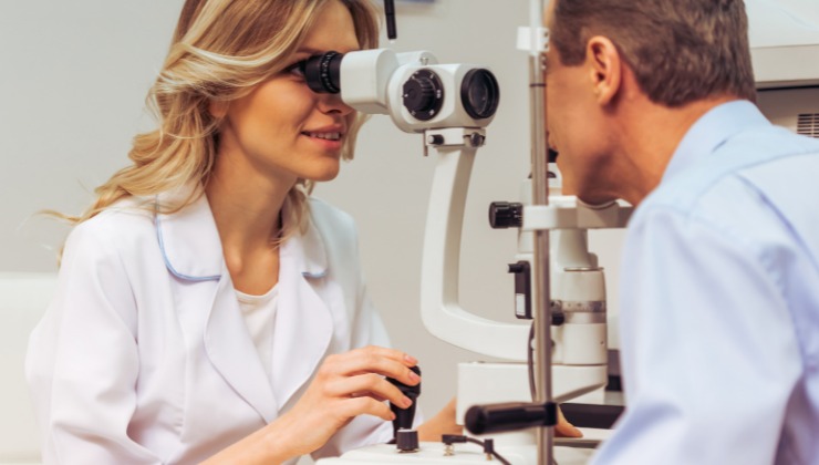 Visita oculistica per macchioline: come risolvere