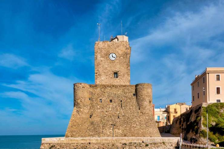 Se vuoi un castello, questo costa pochissimo