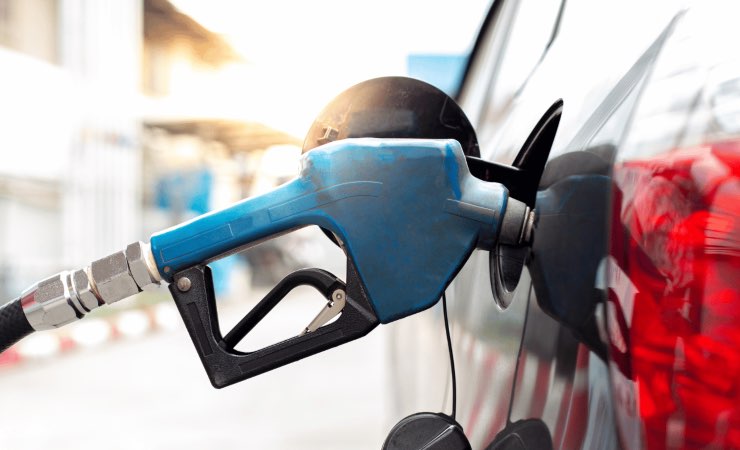 Auto e rifornimento di carburante benzina e diesel