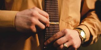 Comprare un buon orologio giallo per l'estate