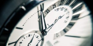 Stanno tornando di moda gli orologi di medie dimensioni.