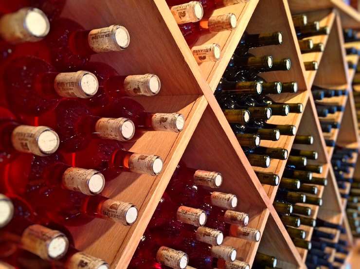 L'etichetta, il colore e la bottiglia sono elementi importanti da considerare quando si sceglie un vino