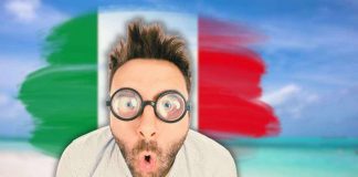 Spiaggia bianchissima e mare azzurro in Italia