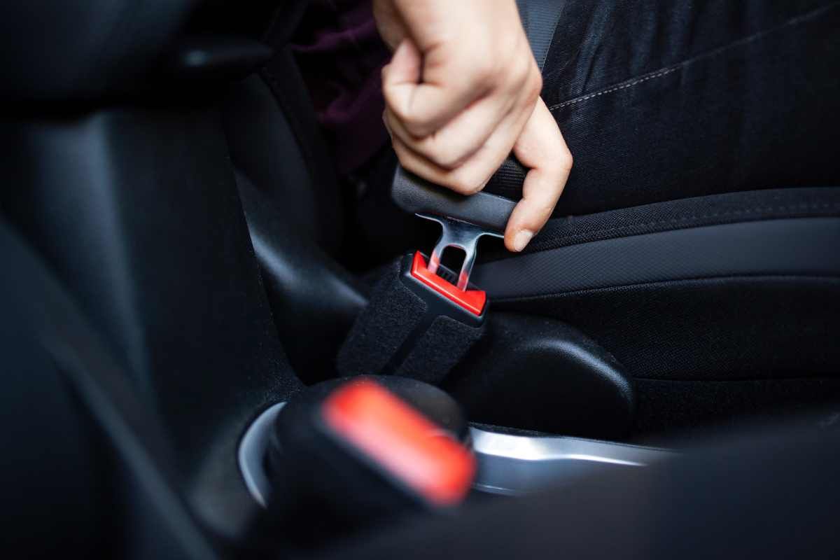 Guidare senza cintura: allarme