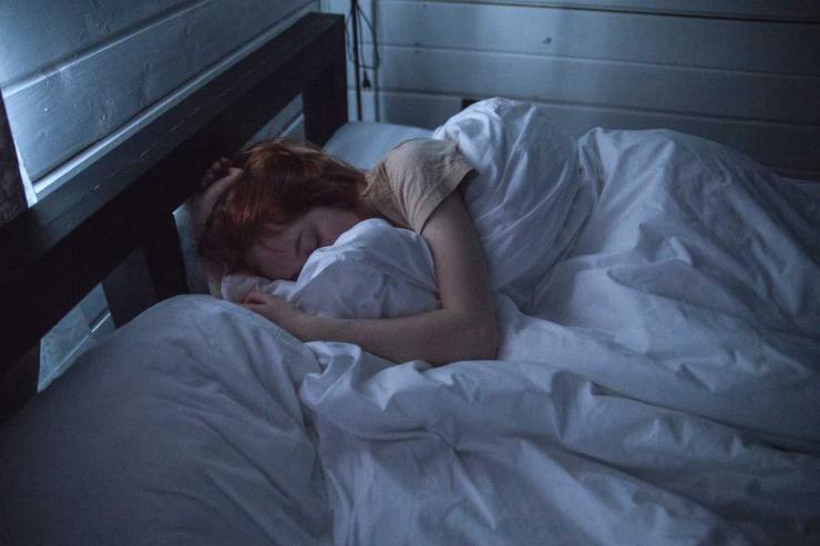 Scopri su quale lato è meglio dormire