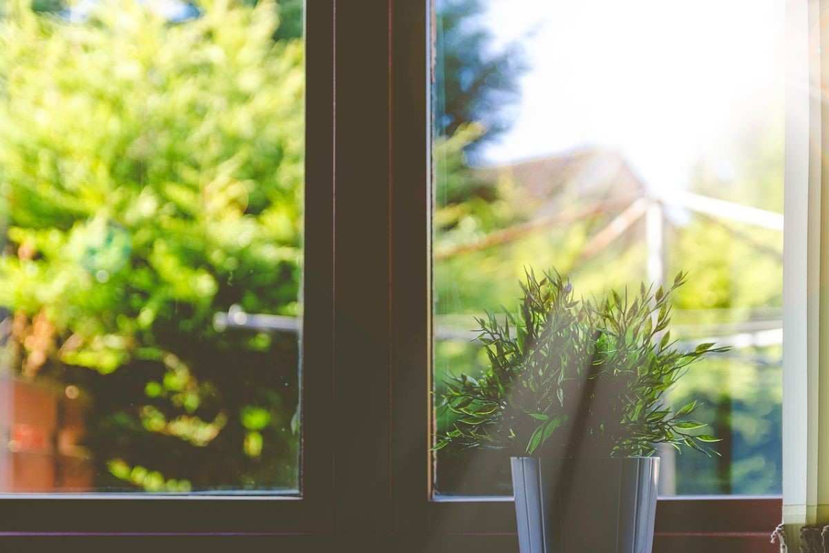 caldo meglio tenere finestre aperte o chiuse