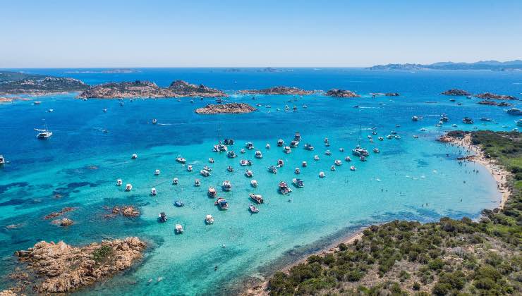 Mete low cost in Sardegna, qui spendi 9 euro a notte