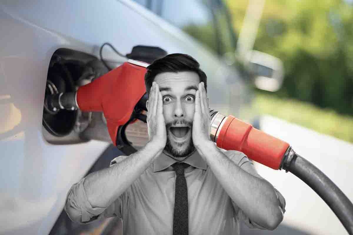 pesanti aumenti sui carburanti: cosa sta accadendo?