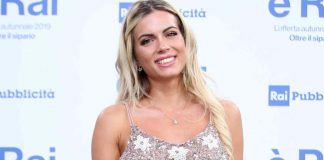 ludovica pagani piscina posa sensuale