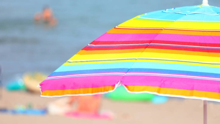 Non si può lasciare l'ombrellone in spiaggia