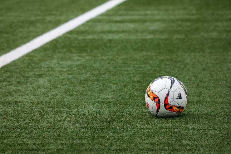 partita di calcio sulla luna