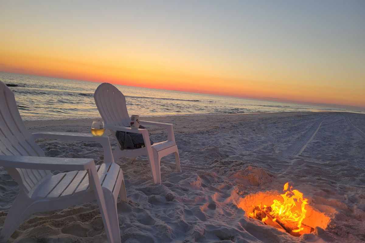 Si possono fare i falò in spiaggia? Ecco cosa dice la legge