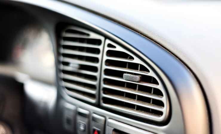 Cause e soluzioni del problema del climatizzatore auto