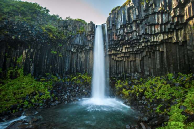 Una cascata islandese come nel Signore degli Anelli