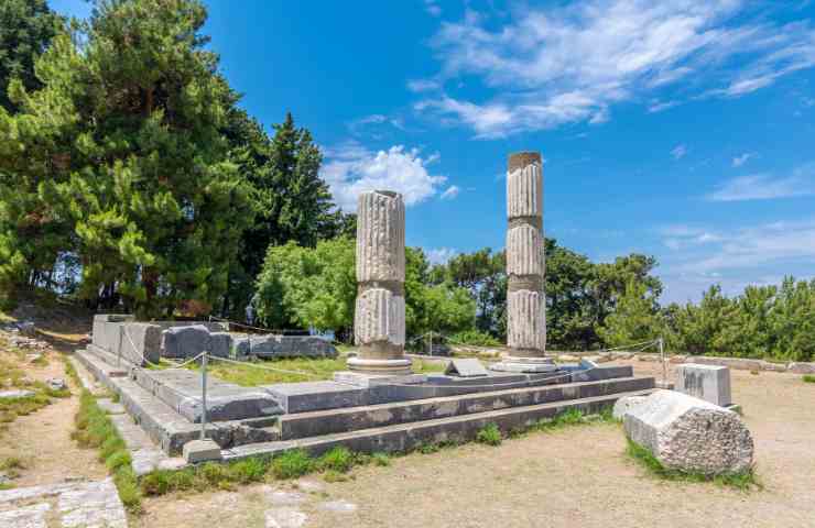 in grecia si possono trovare molti siti archeologici