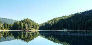 Ecco il lago dalle acque blu