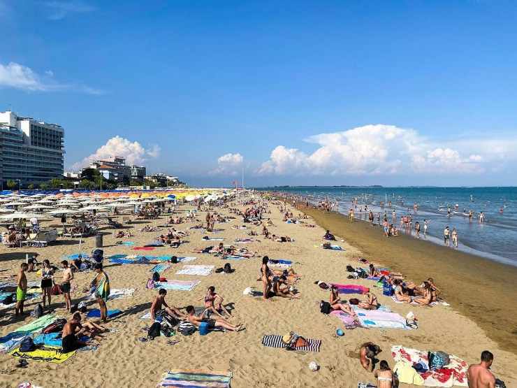 Perché la spiaggia di Lignano Sabbiadoro è dorata