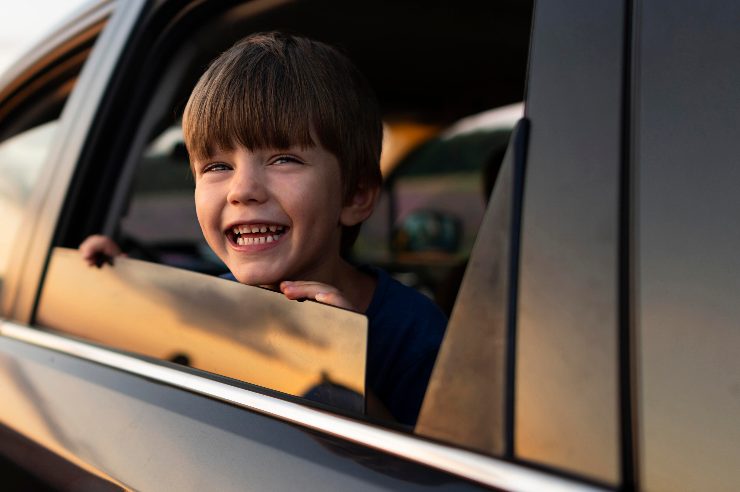 Mal d'auto, ne soffre un bambino su tre: le cause del disturbo