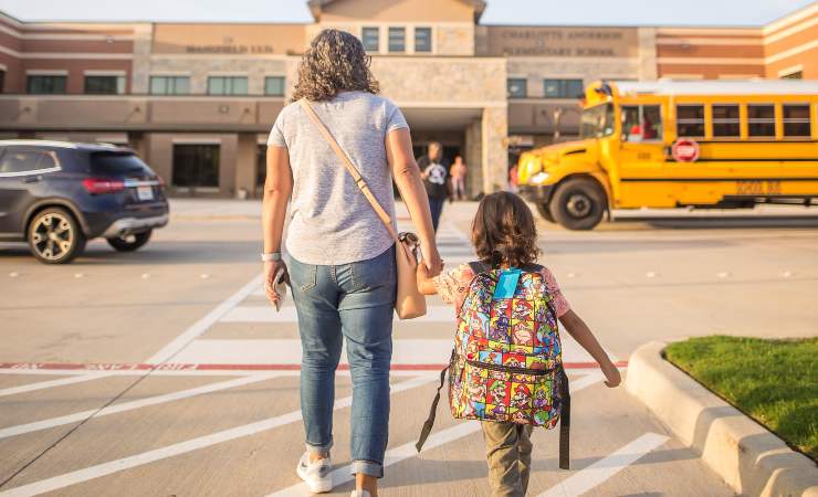 Scuola, vietata la chat delle mamme