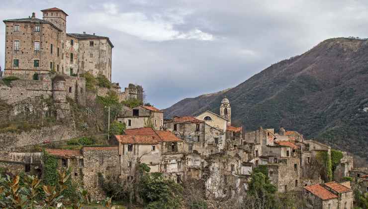 balestrino borgo abbandonato