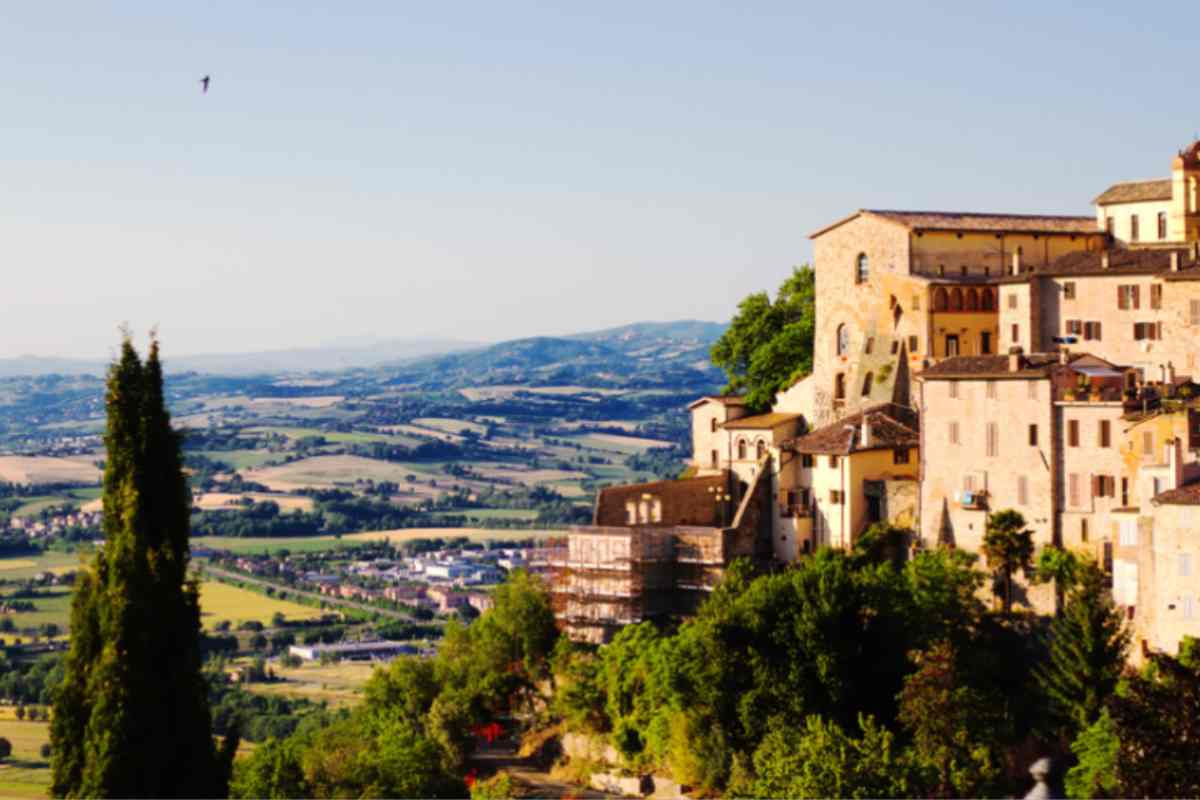 borghi raggiungibili in treno