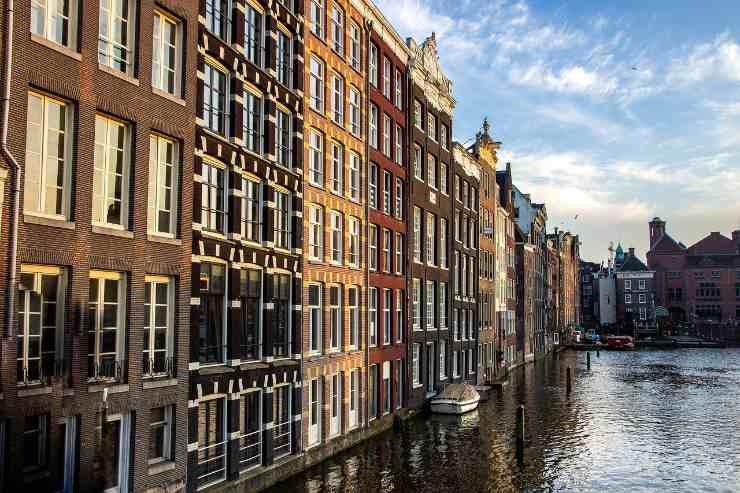  Amsterdam, perché le case sono storte 