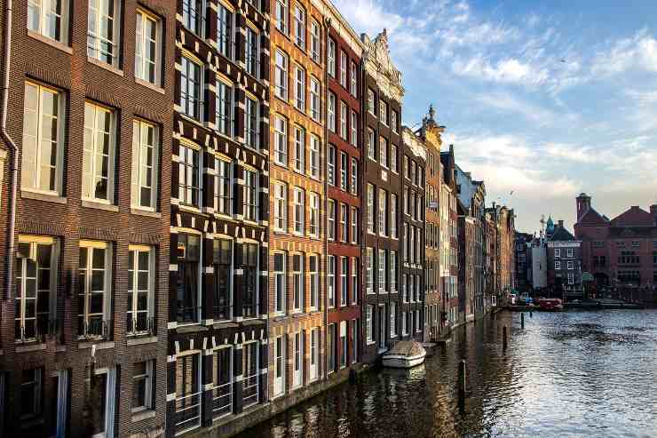 Amsterdam, perché le case sono storte