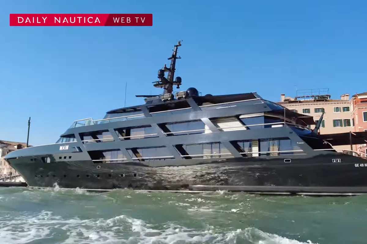 Il lussuosissimo yacht di Giorgio Armani 