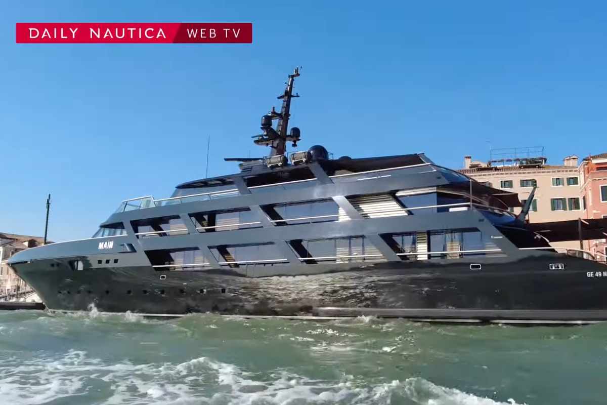 Il lussuosissimo yacht di Giorgio Armani