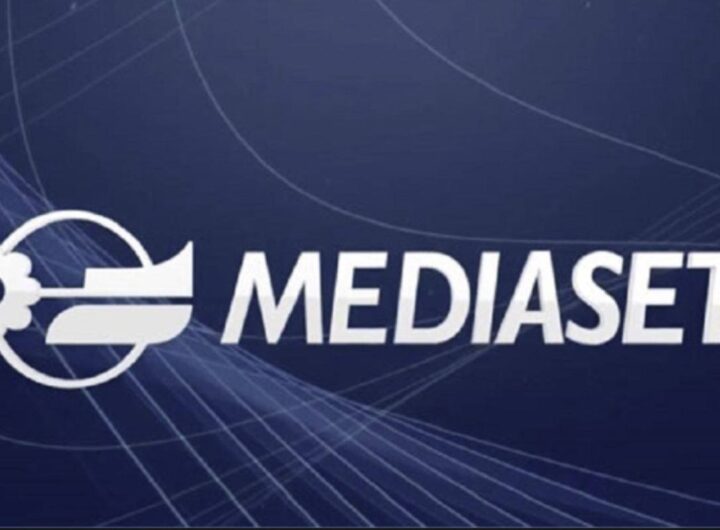 Nonostante le dichiarazioni precedenti di Simona Ventura, annunciata come conduttrice della diciannovesima edizione, la finale